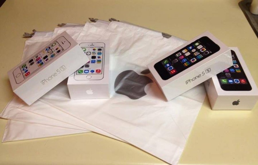Apple iPhone 5S 16GB/HTC One (M8) GOLD $350 (Whatsapp: +254719532238)