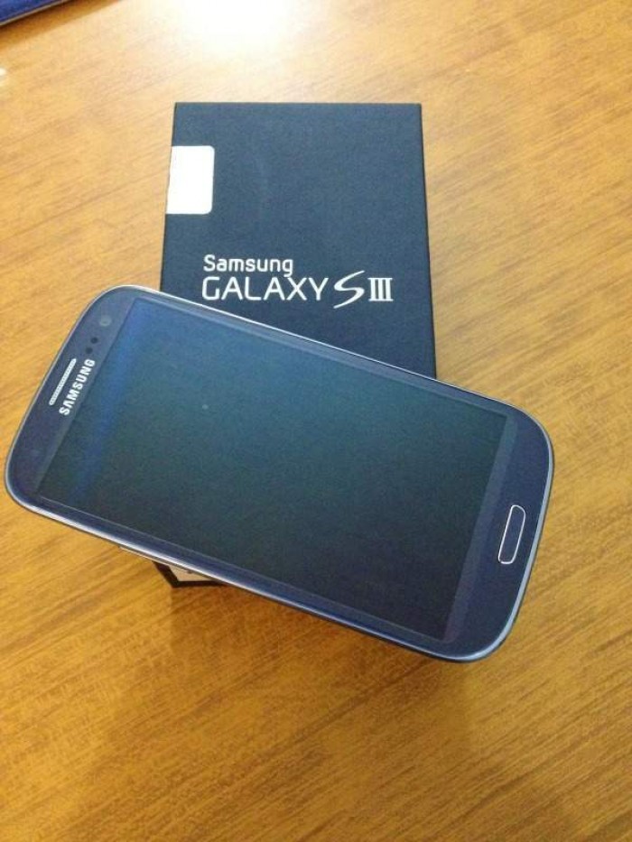 Samsung Galaxy S III i9300( BUY 2 GET 1 FREE)